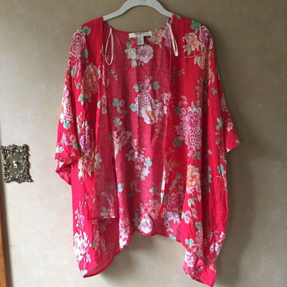 Forever 21 Tops - Forever 21 • floral top